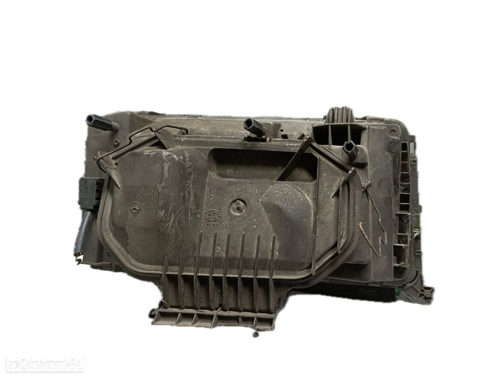 Farol Esq Mercedes-Benz Três Volumes (W124) - 2