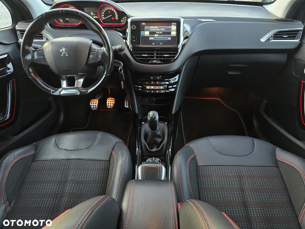 Peugeot 2008 1.2 Pure Tech Allure S&S - 23