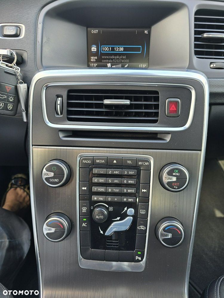 Volvo V60 D3 Momentum - 14