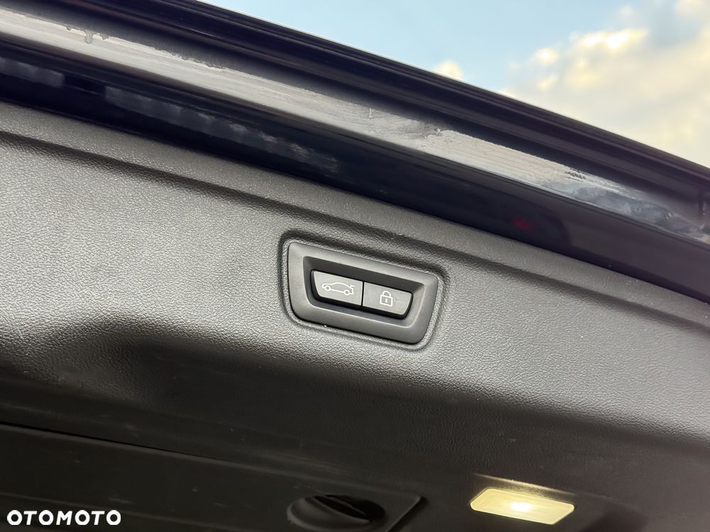 BMW Seria 3 320d xDrive M Sport - 16