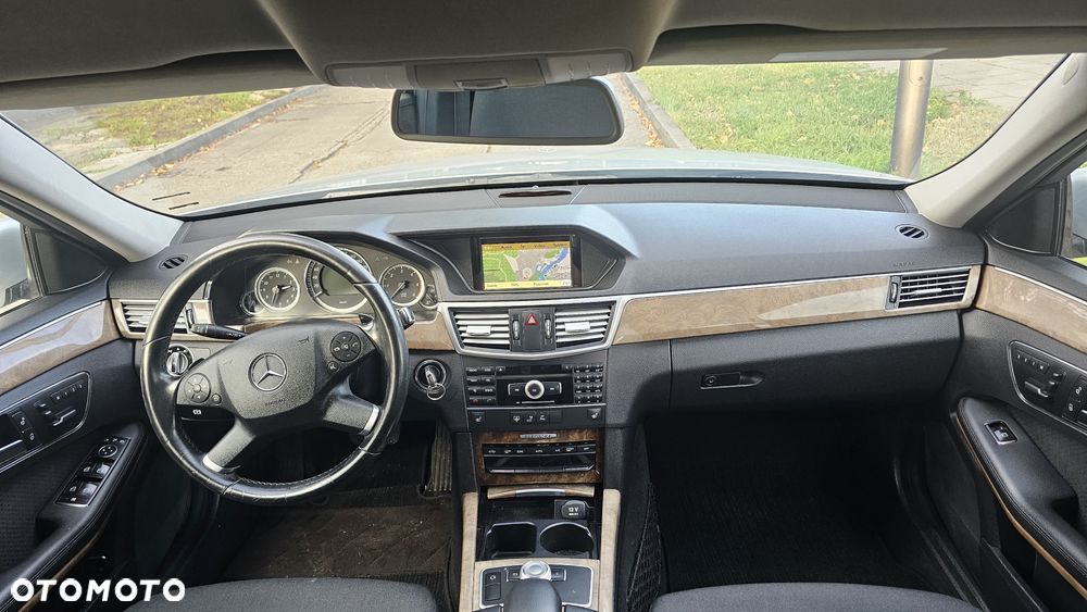 Mercedes-Benz Klasa E 350 CDI DPF BlueEFFICIENCY 7G-TRONIC Elegance - 17