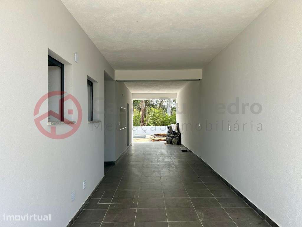 Moradia T3+1 de dois pisos, com piscina, na Lagoa de Albufeira em S... - Grande imagem: 4/45