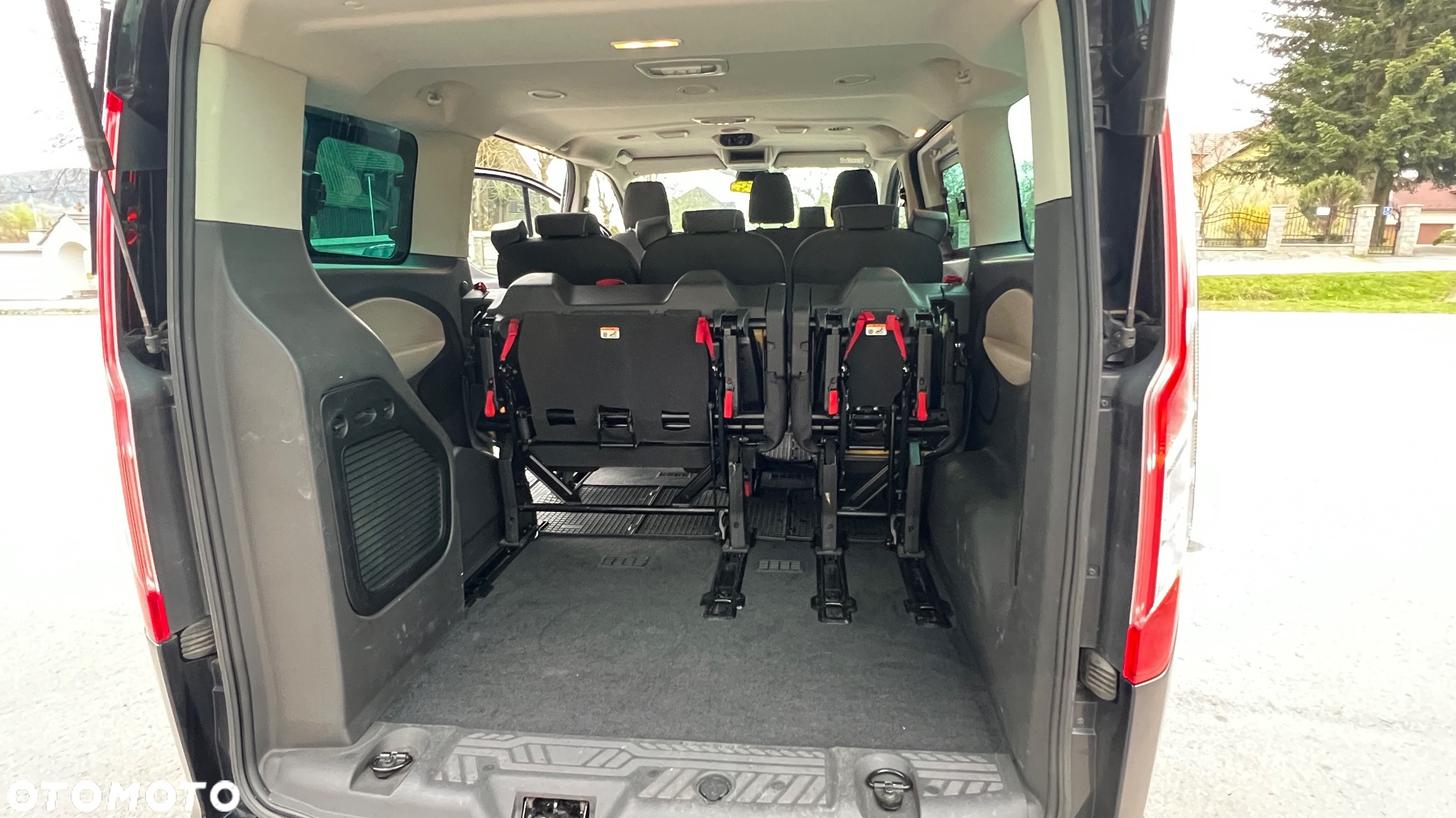Ford Tourneo Custom 2.0 EcoBlue L1 Titanium - 16