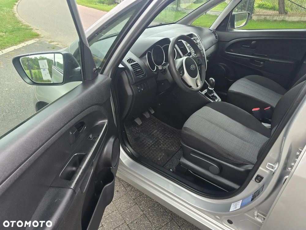 Kia Venga 1.4 L - 10