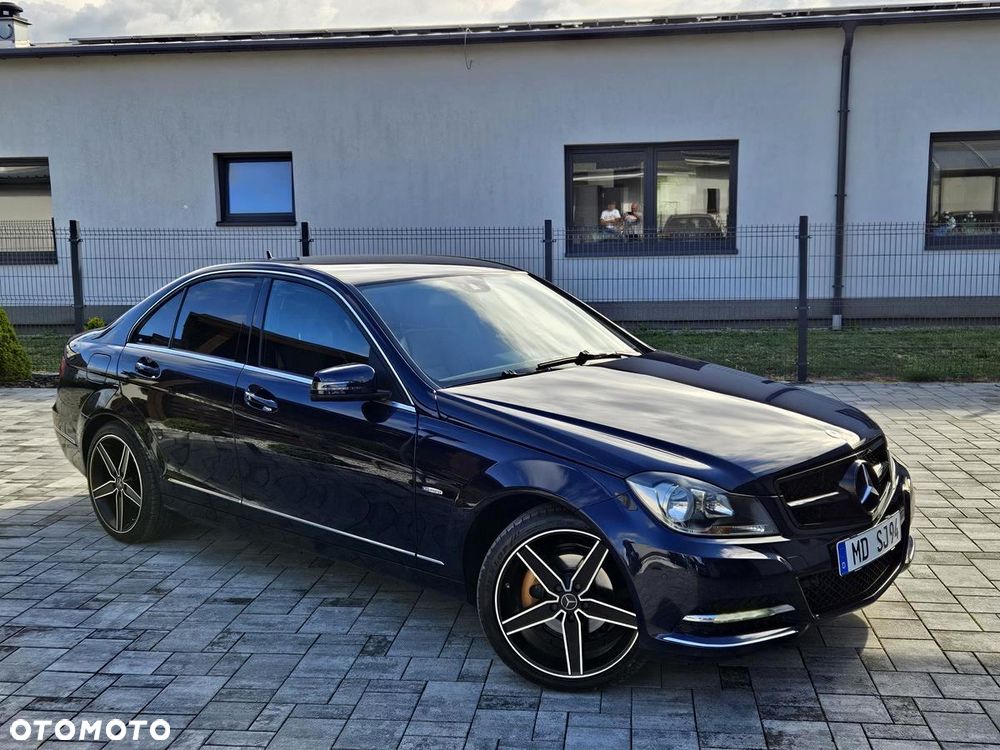 Mercedes-Benz Klasa C 180 CGI BlueEFFICIENCY Avantgarde - 12