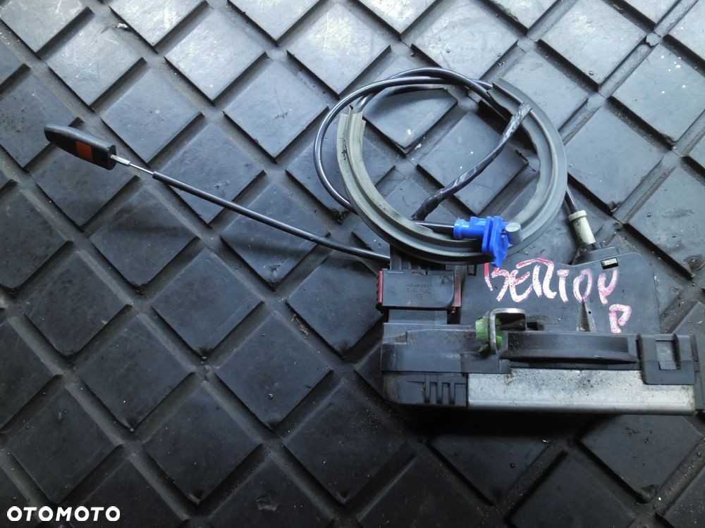 OPEL ASTRA G KASETA ZAMEK PRAWY PRZÓD 90560812 CE BERTONE - 1