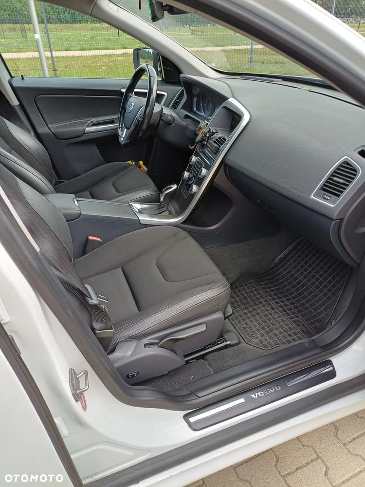Volvo XC 60 D4 Drive-E Momentum - 11