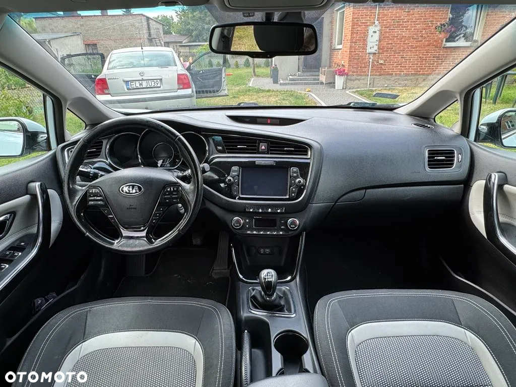 Kia Ceed - 12