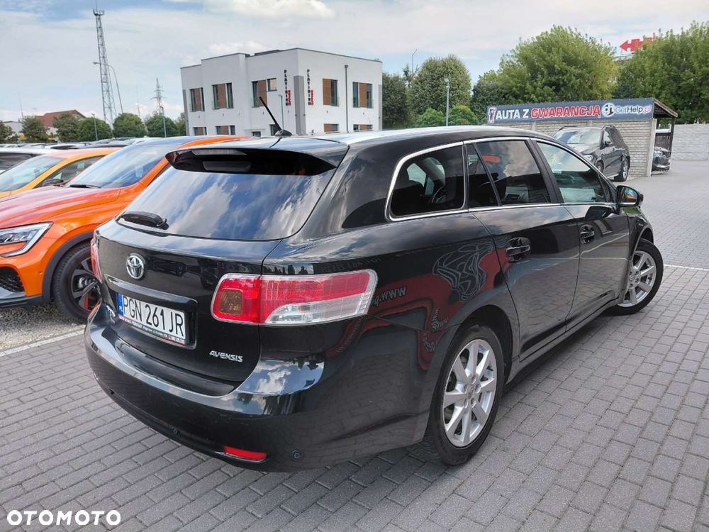 Toyota Avensis - 8
