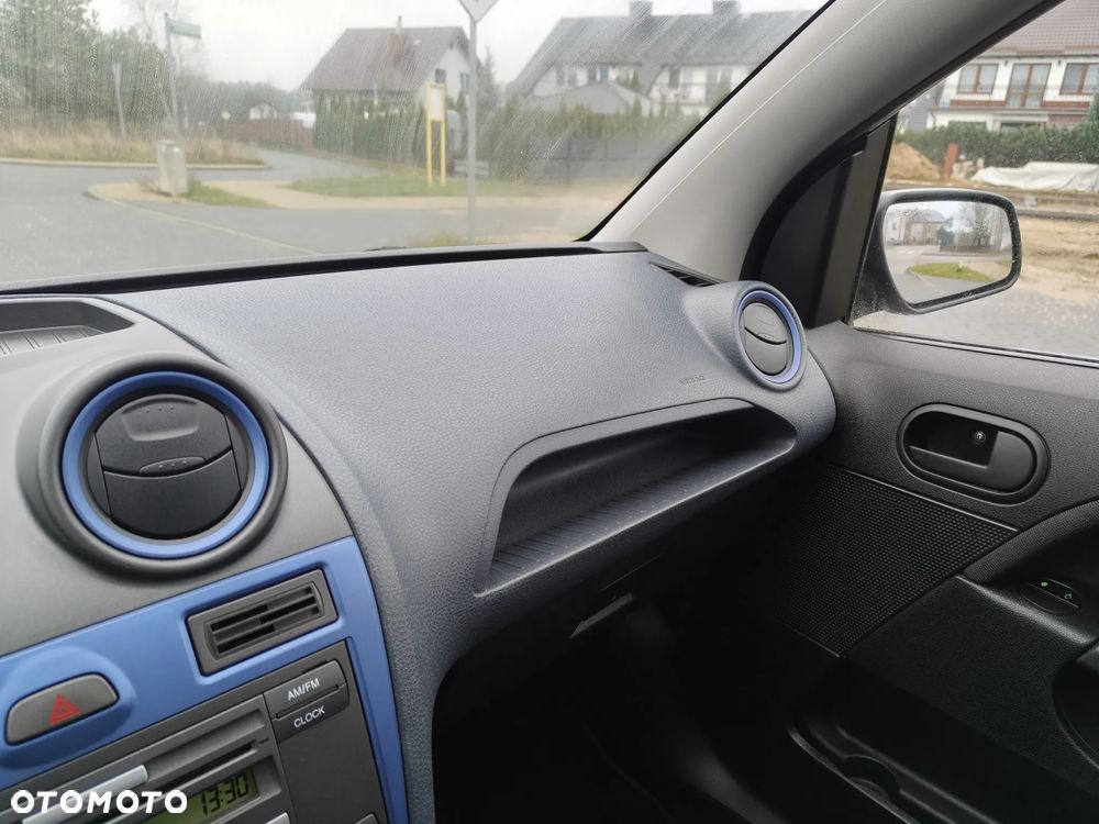 Ford Fiesta 1.3 Ambiente - 27