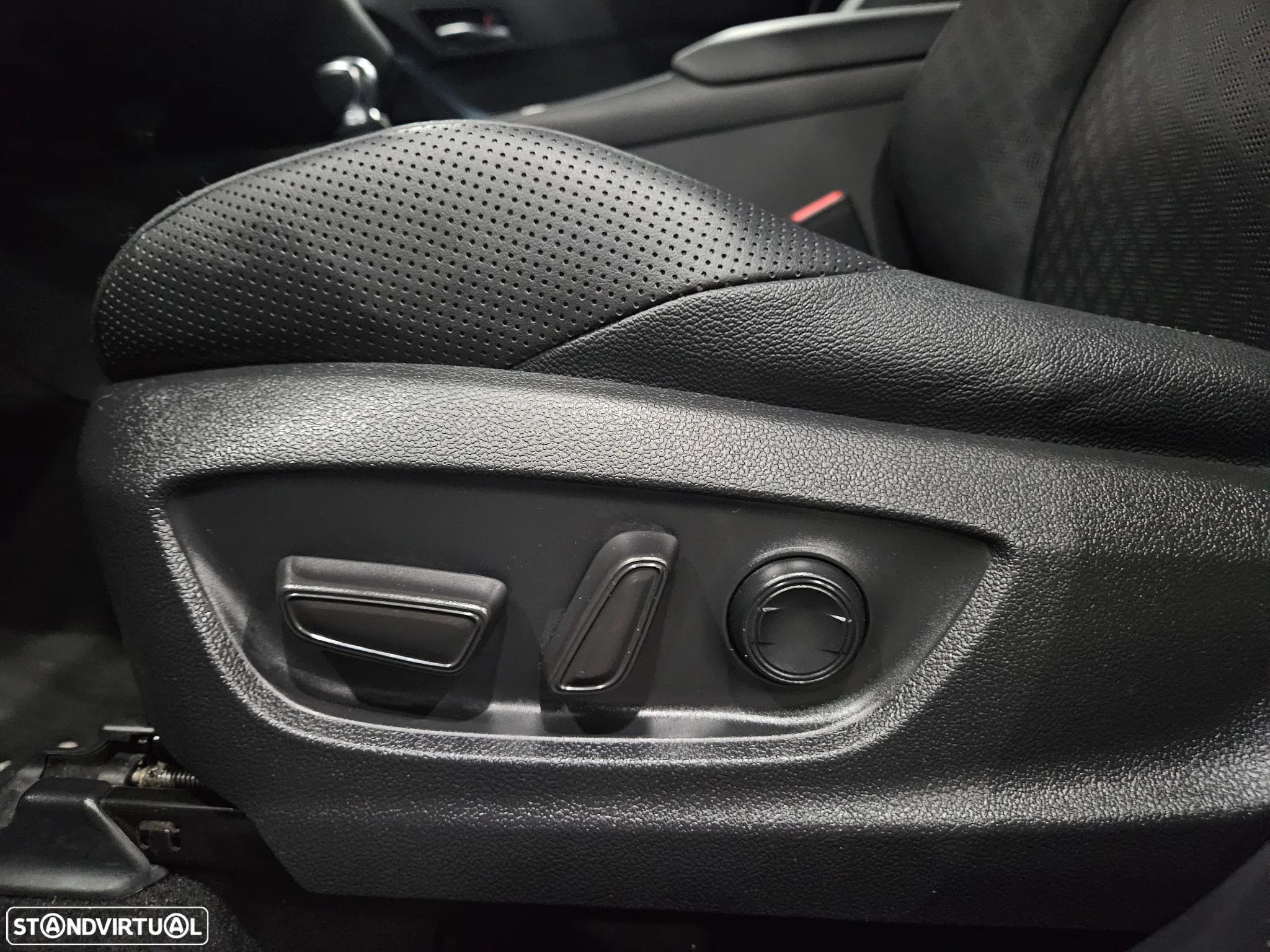 Toyota C-HR 1.8 Hybrid Exclusive+P.Luxury - 25