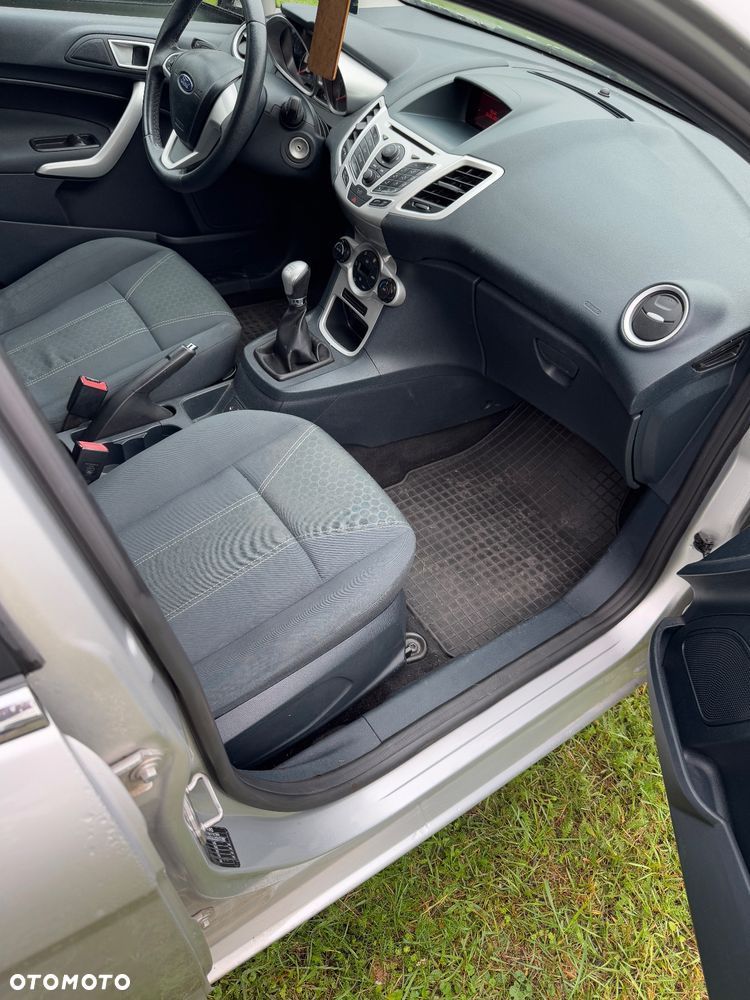 Ford Fiesta - 8