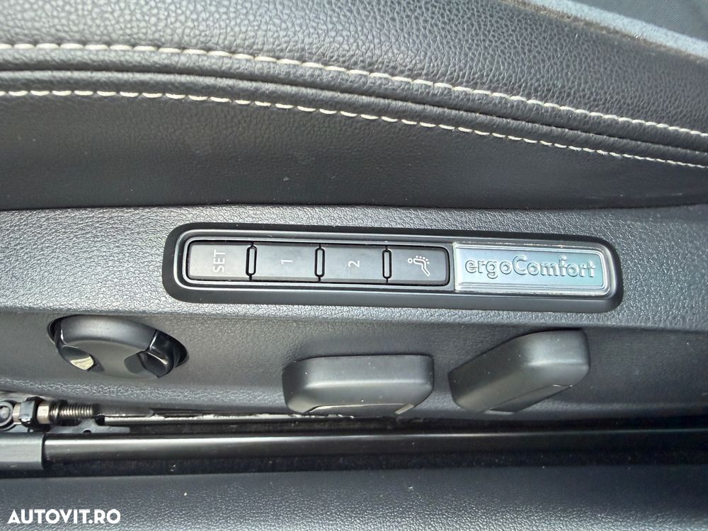 Volkswagen Passat Alltrack 2.0 TDI SCR 4Motion DSG - 27