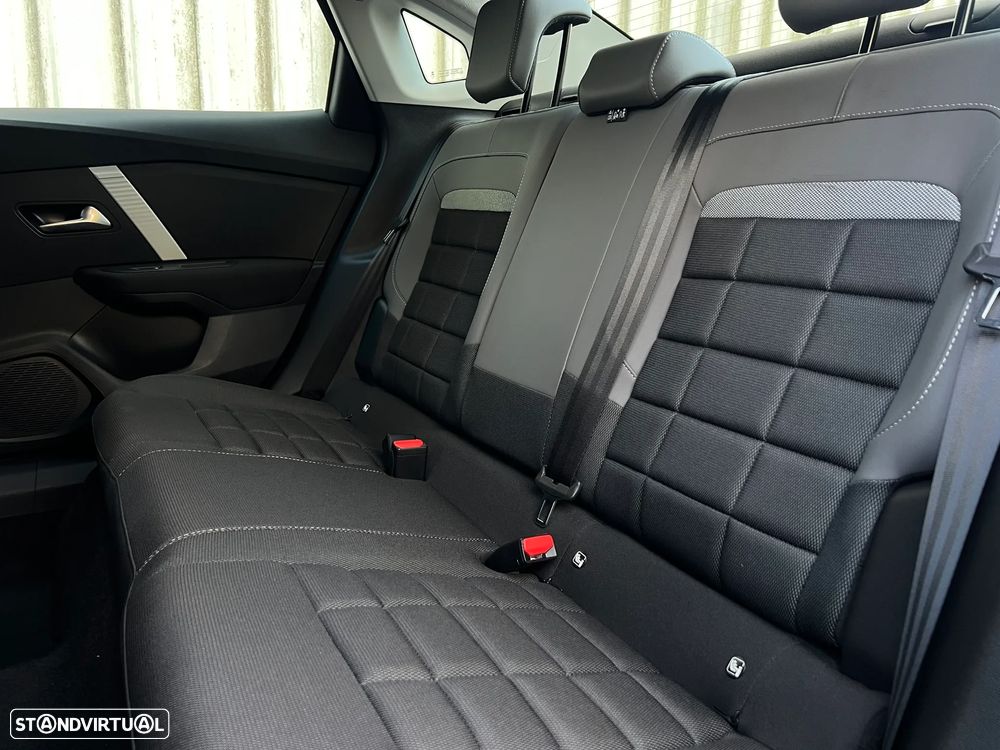 Citroën C4 X 1.2 Hybrid Plus e-DSC6 - 40