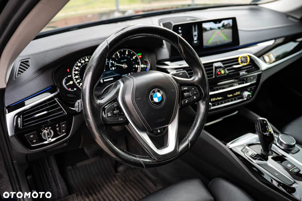 BMW Seria 5 520d Luxury Line - 9