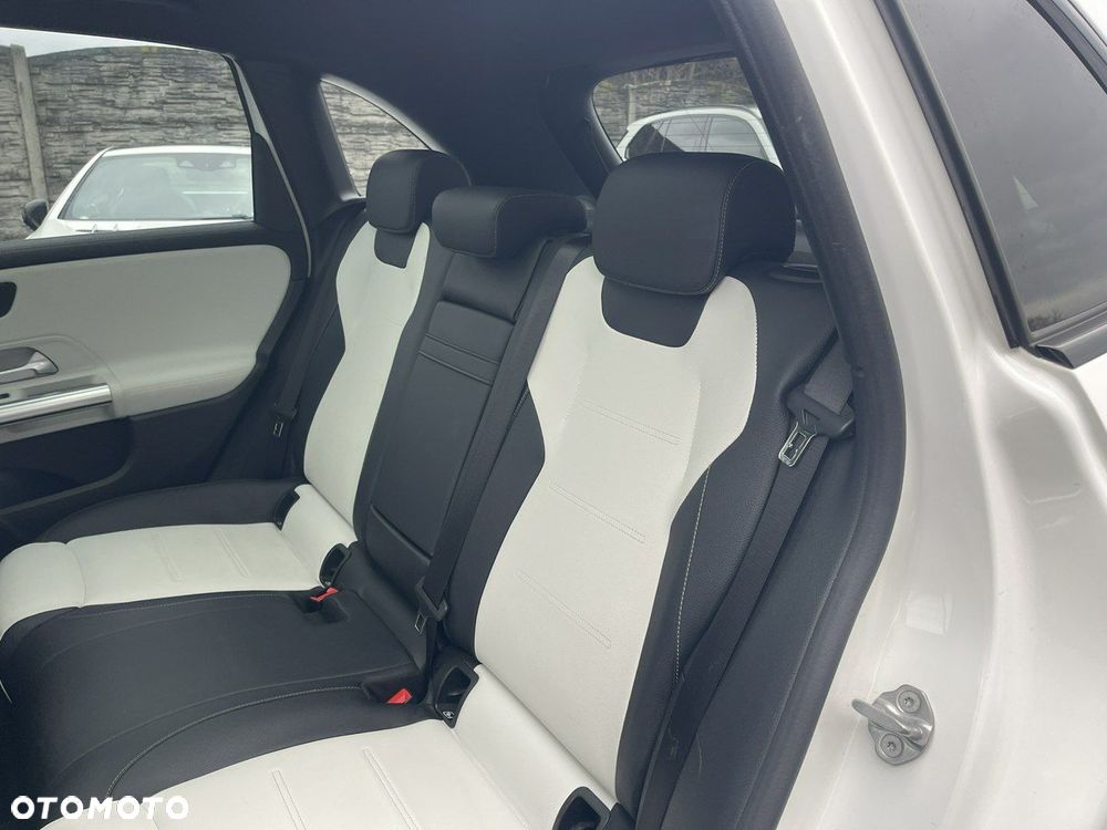 Mercedes-Benz Klasa B 220 4-Matic AMG Line 7G-DCT - 10