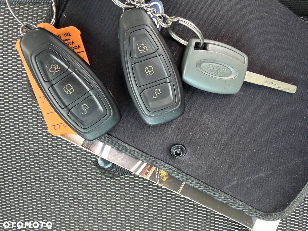 Ford Kuga 2.0 TDCi 2x4 Titanium - 20