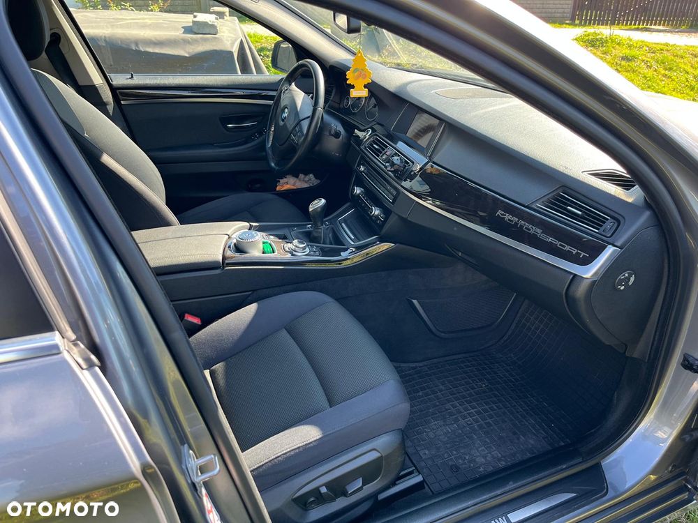 BMW Seria 5 525d Luxury Line - 9