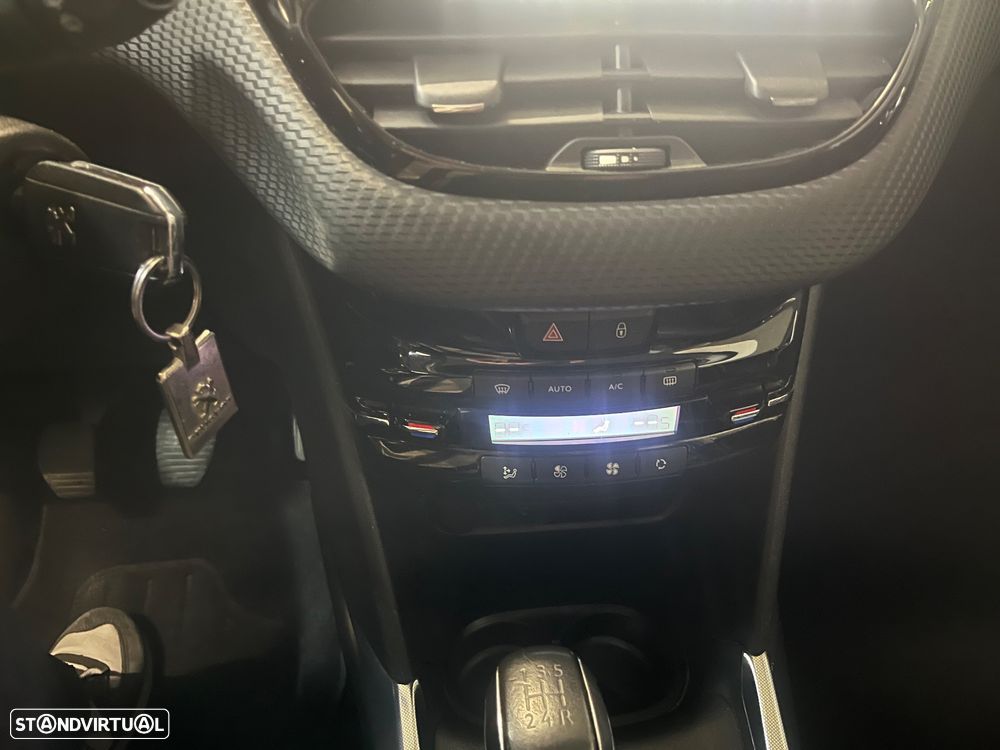 Peugeot 2008 1.2 VTi Allure - 27