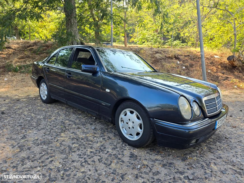 Mercedes-Benz E 220 D Elegance - 2