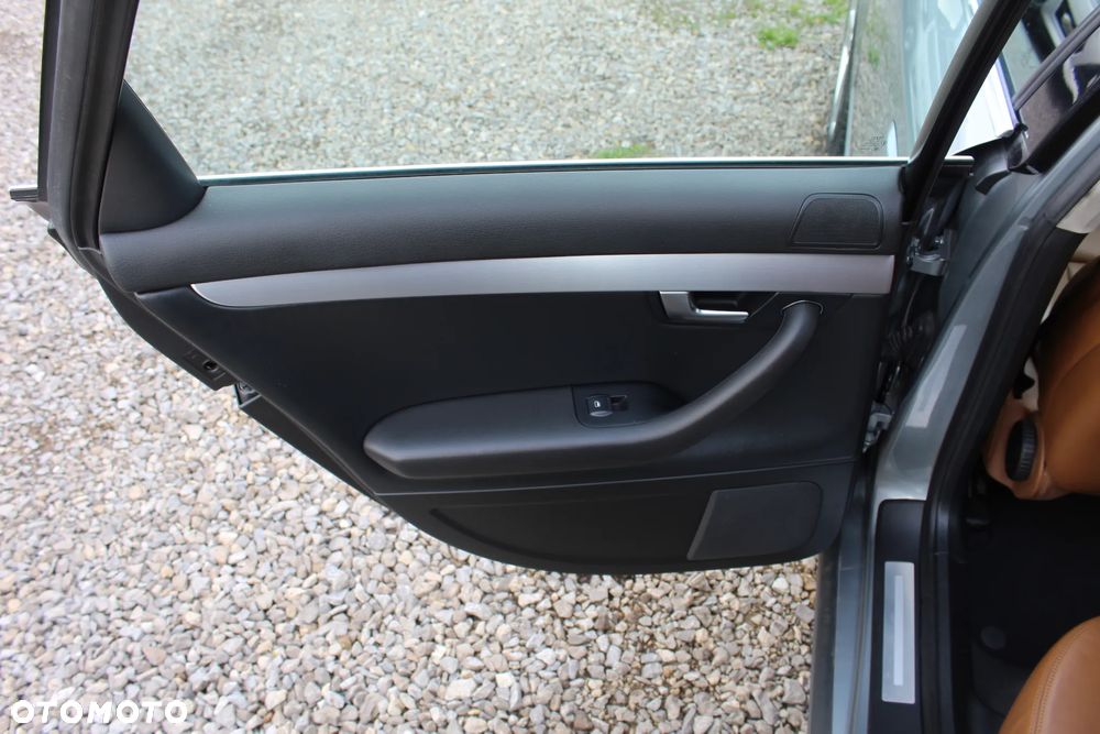 Audi A4 Avant - 22