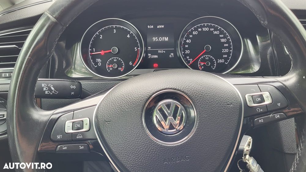 Volkswagen Golf - 14