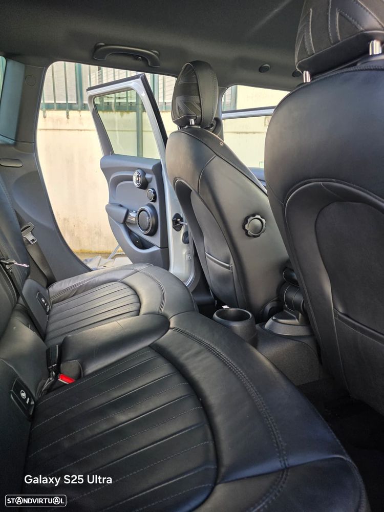 MINI 5 Portas Cooper D Auto - 17