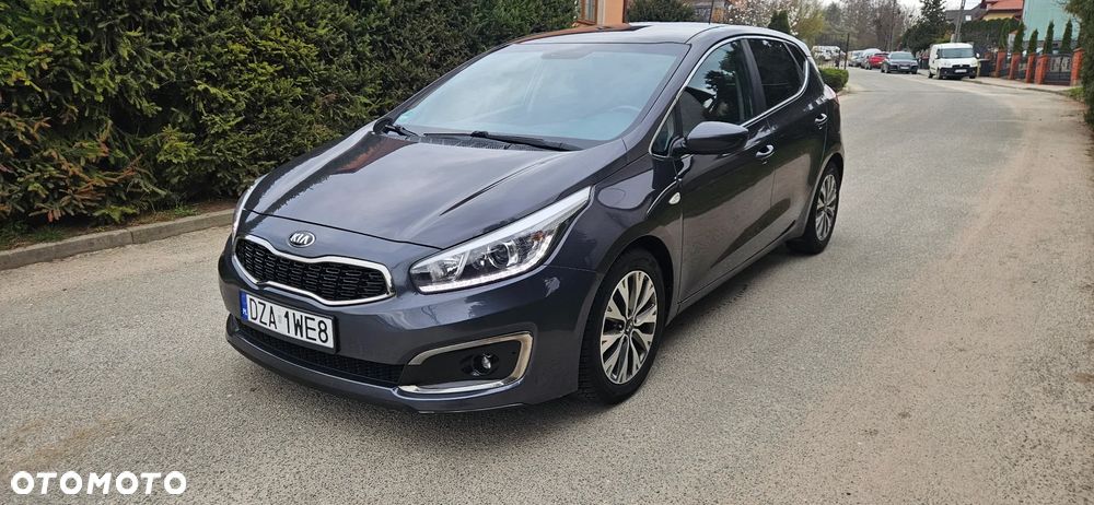Kia Ceed 1.6 CRDi 136 ISG UEFA EURO 2016 - 1