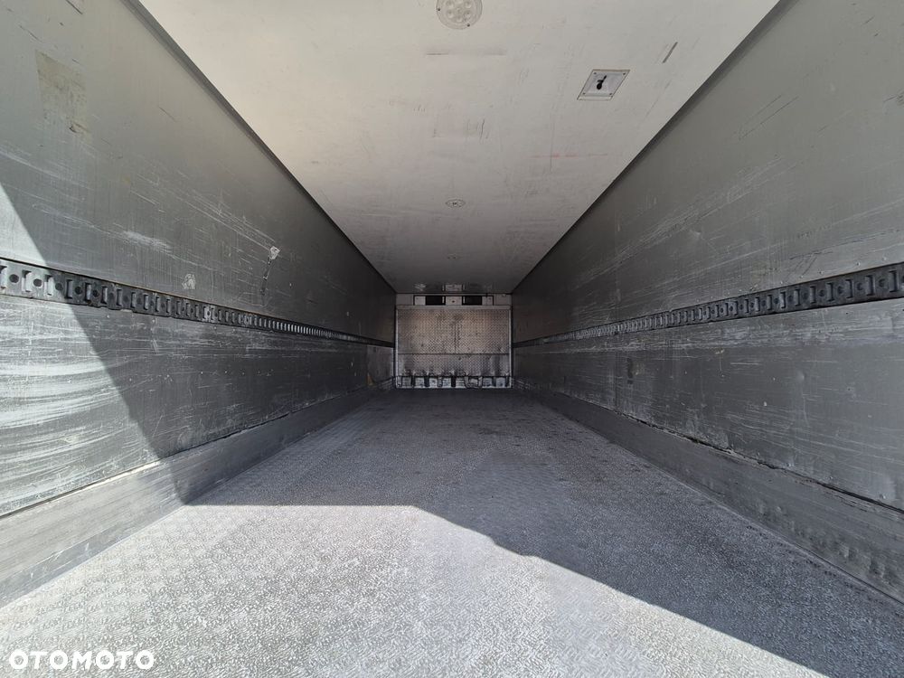 Volvo FM 340 4X2 / CHŁODNIA IZOTERMA / CARRIER VECTOR i350 / WINDA 2500KG / BEZWYPADKOWY / 1 WŁ / EURO 6 / AUTOMAT / IDEALNY / 9000KG ŁADOWNOŚĆ / WEBASTO - 39