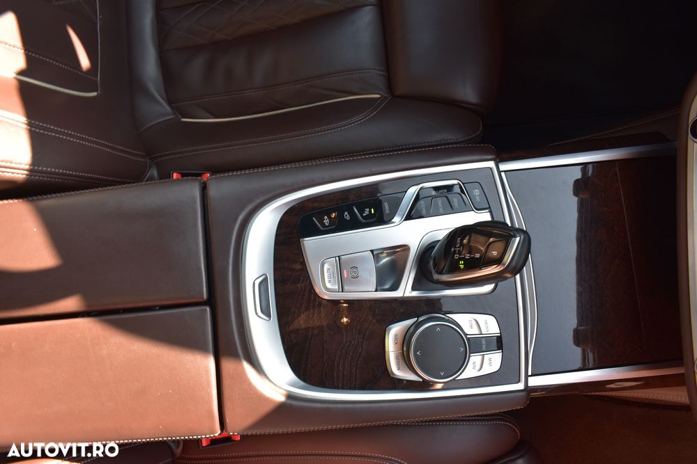 BMW Seria 7 740e iPerformance - 12