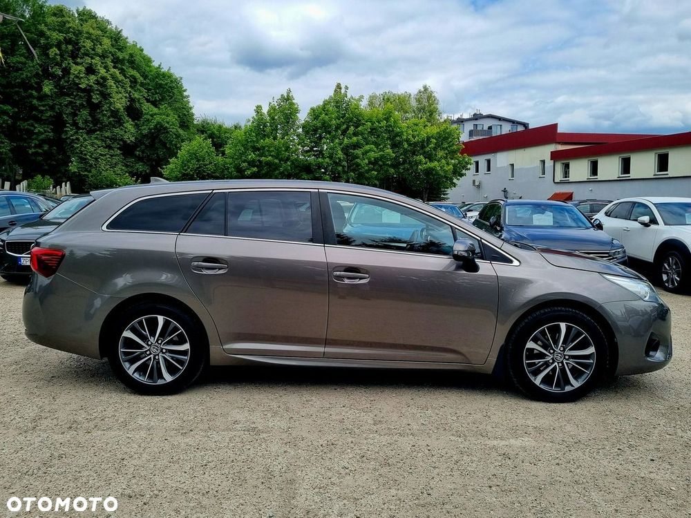 Toyota Avensis 1.8 Premium MS - 4