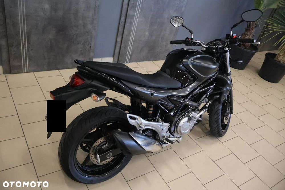 Suzuki Gladius - 3