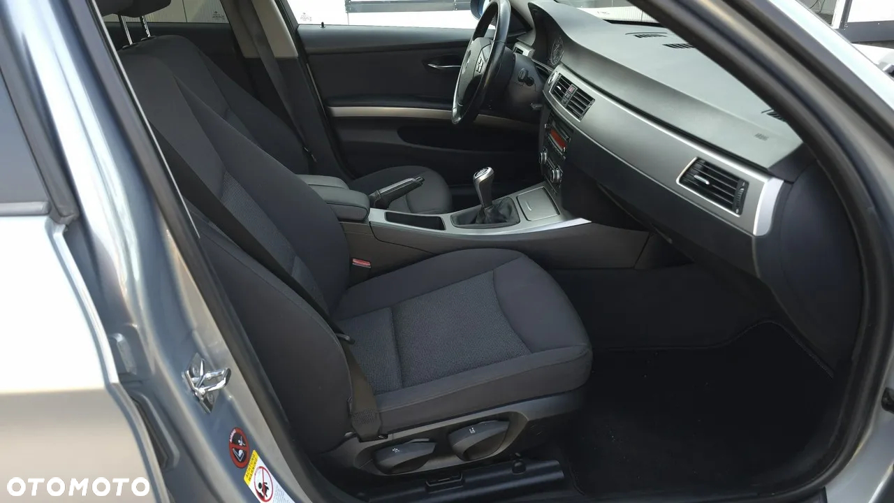 BMW Seria 3 318i Touring Edition Sport - 30