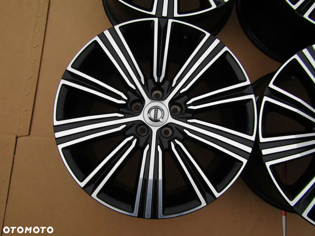 4x Felgi 18 Volvo S40 V60 S90 V90 C30 S60 XC40 XC60 8j 5x108 ET42 - 9