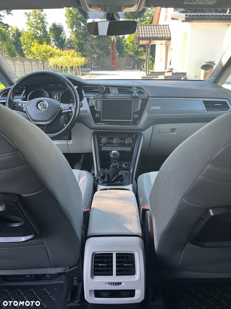 Volkswagen Touran - 16