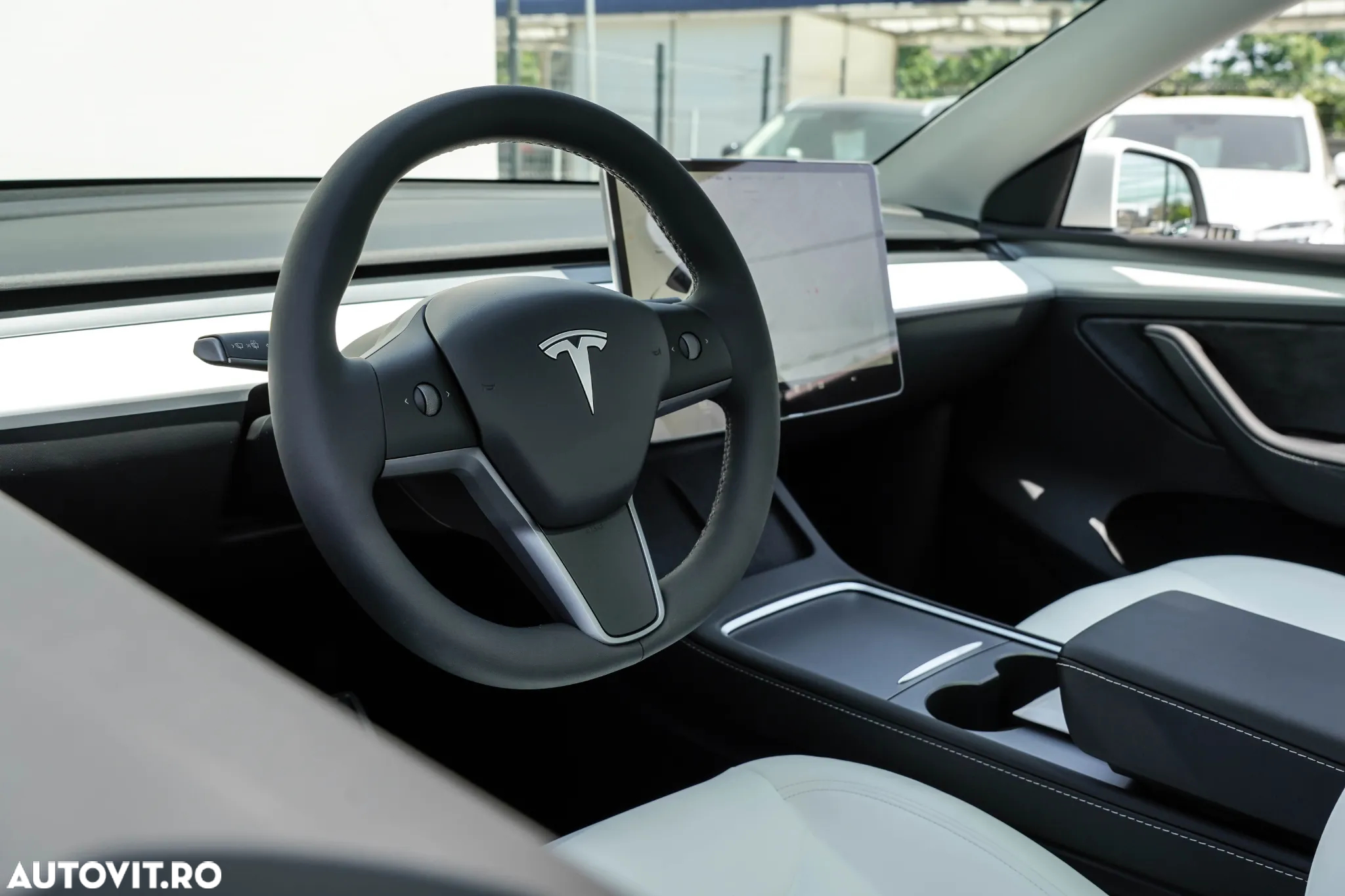Tesla Model Y Performance Dual Motor AWD - 14