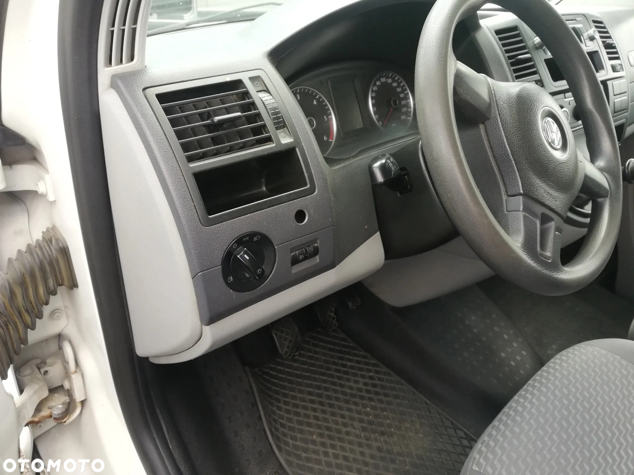 Volkswagen T5 LONG - 12