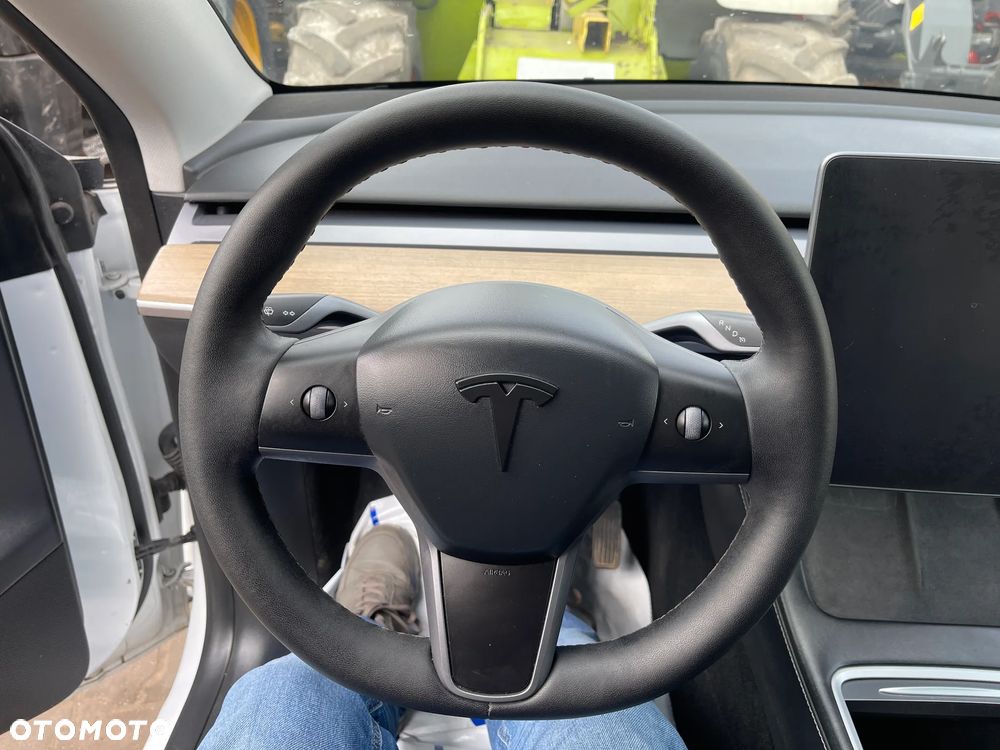 Tesla Model Y Long Range Dual Motor AWD - 16