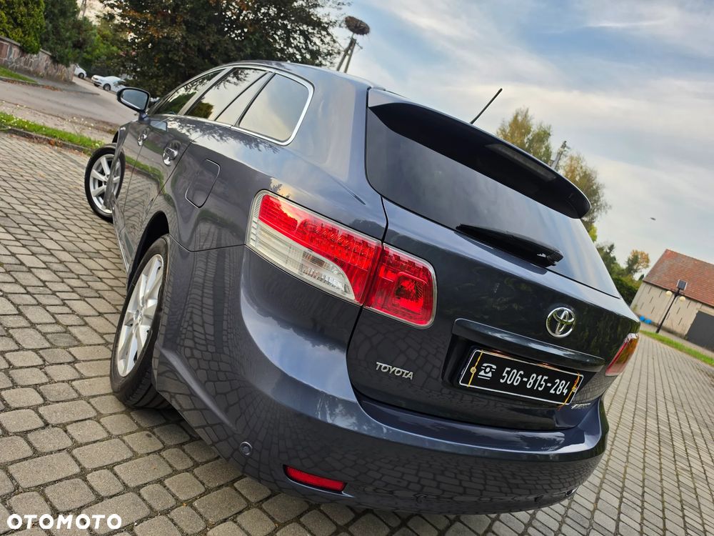 Toyota Avensis 2.0 Executive - 14