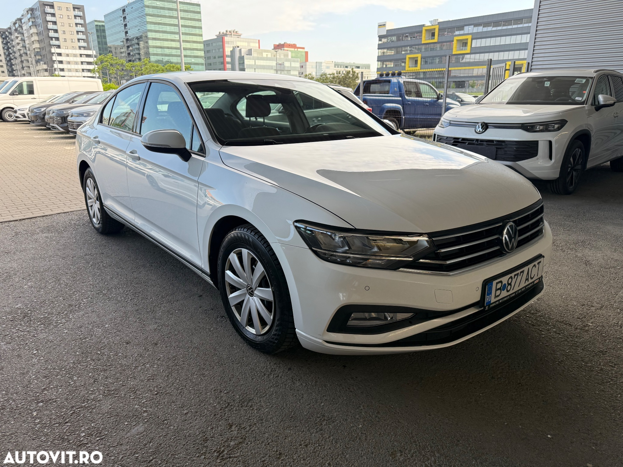 Volkswagen Passat 2.0 TDI DSG Trendline - 11