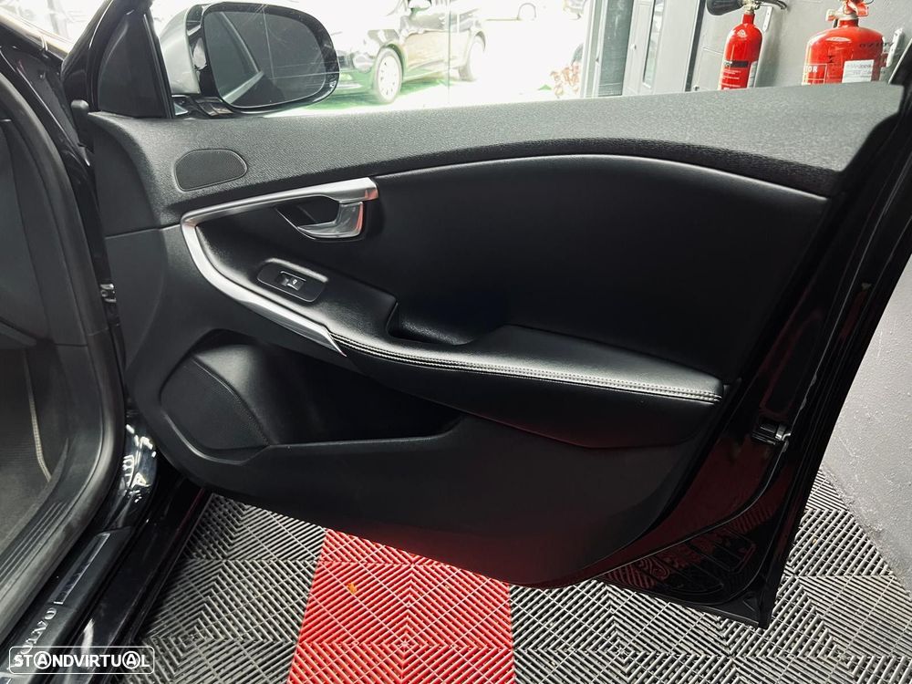 Volvo V40 1.6 D2 R-Design - 38