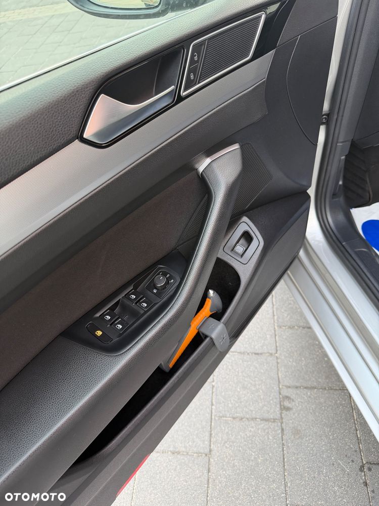Volkswagen Passat - 38