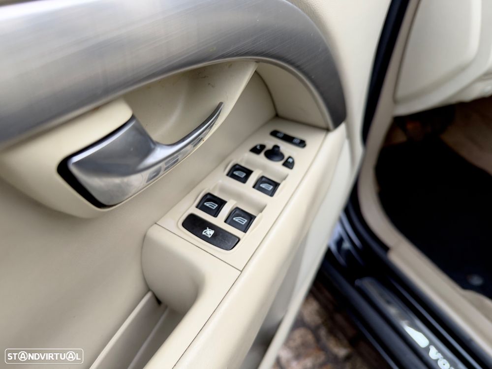 Volvo V70 2.4 D5 Momentum - 37