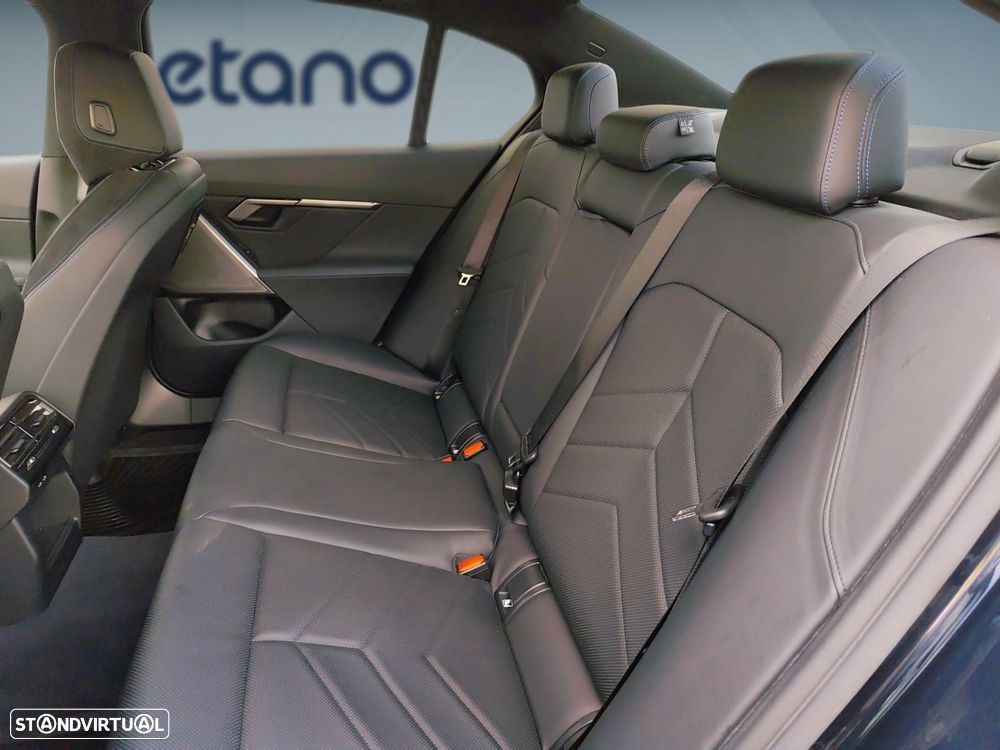 BMW 530 e Pack Desportivo M — fotografia 14