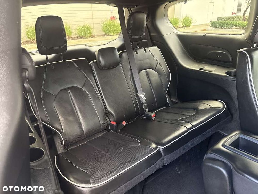 Chrysler Pacifica - 25