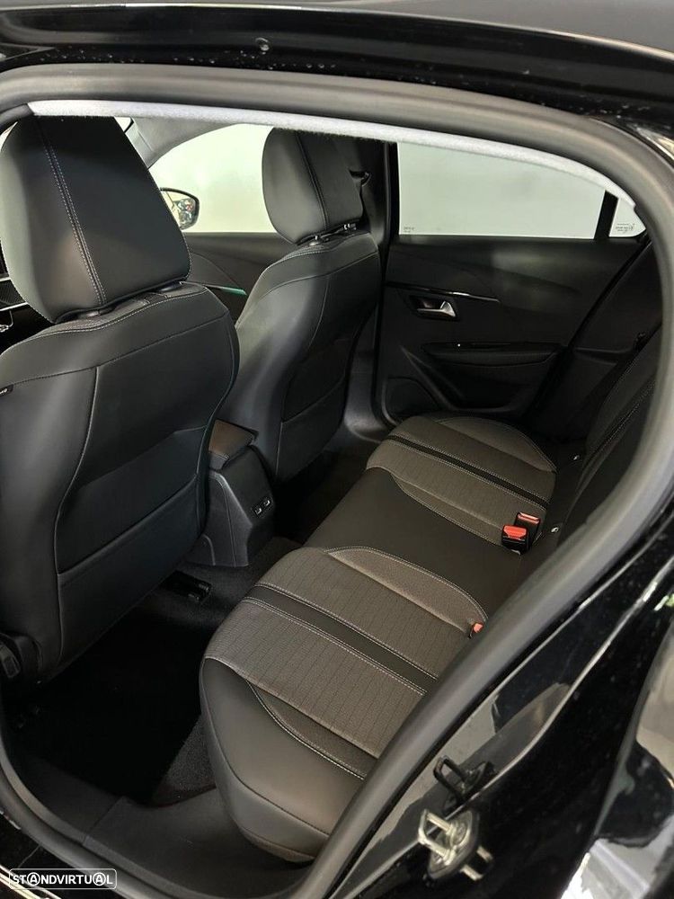 Peugeot 208 1.2 PureTech Allure - 12