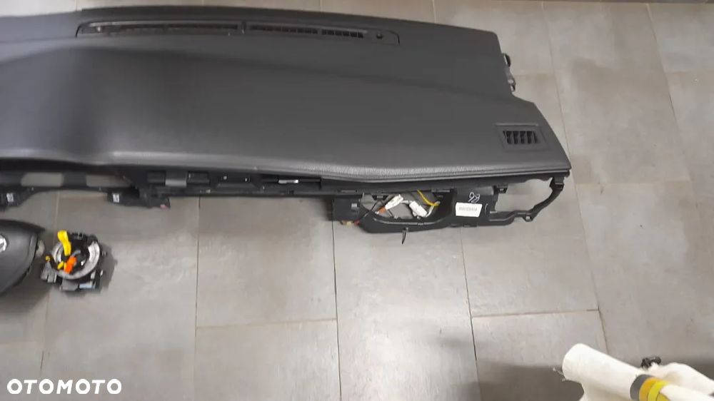 Toyota corolla e 16/e18 deska kokpit air bag orginal - 2