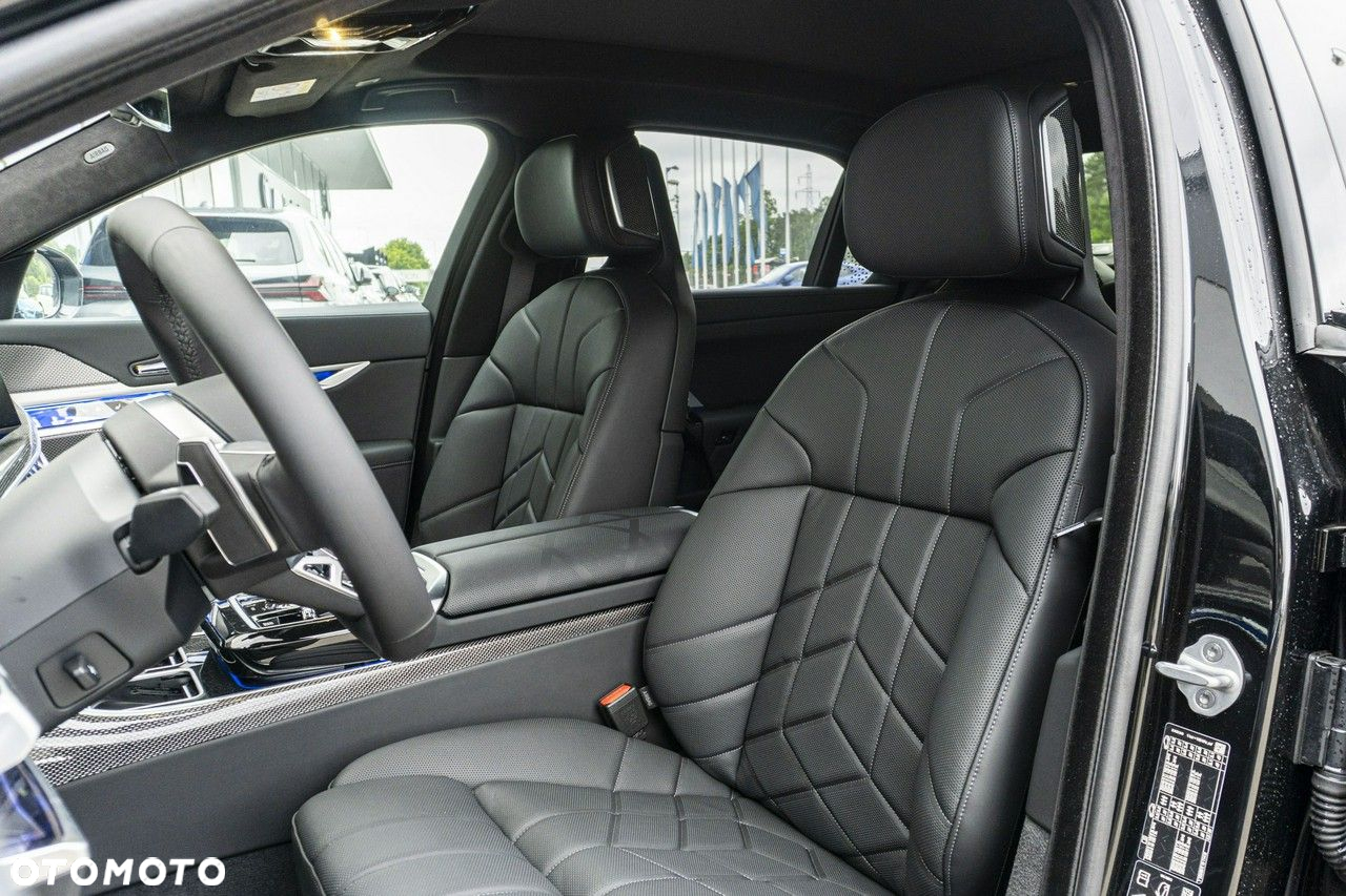 BMW Seria 7 - 11