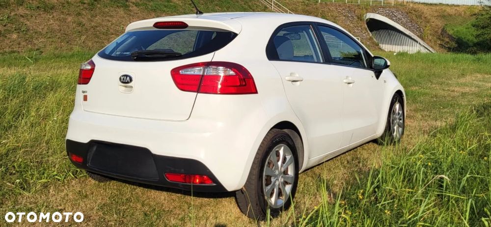 Kia Rio 1.4 L - 5