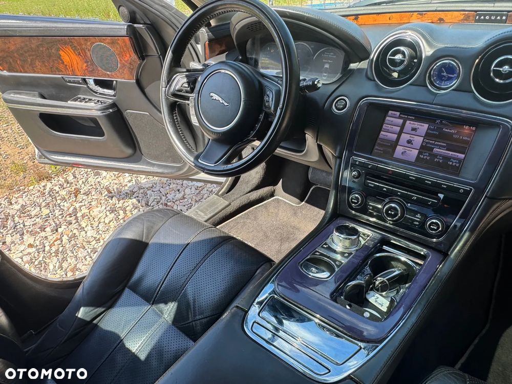 Jaguar XJ - 24